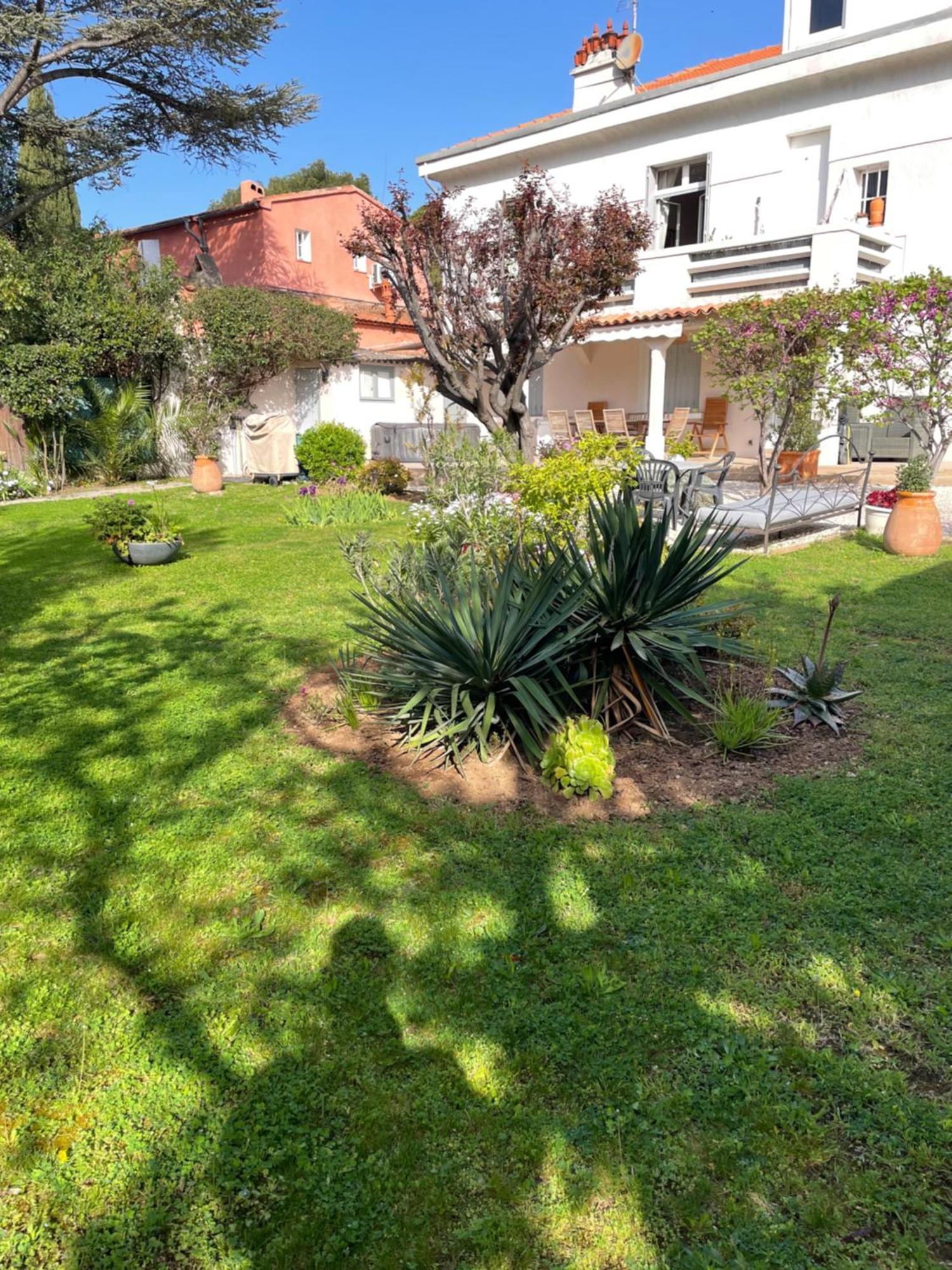 Appartement Rez De Villa Proche Port Et Plages De Sanary Exteriér fotografie