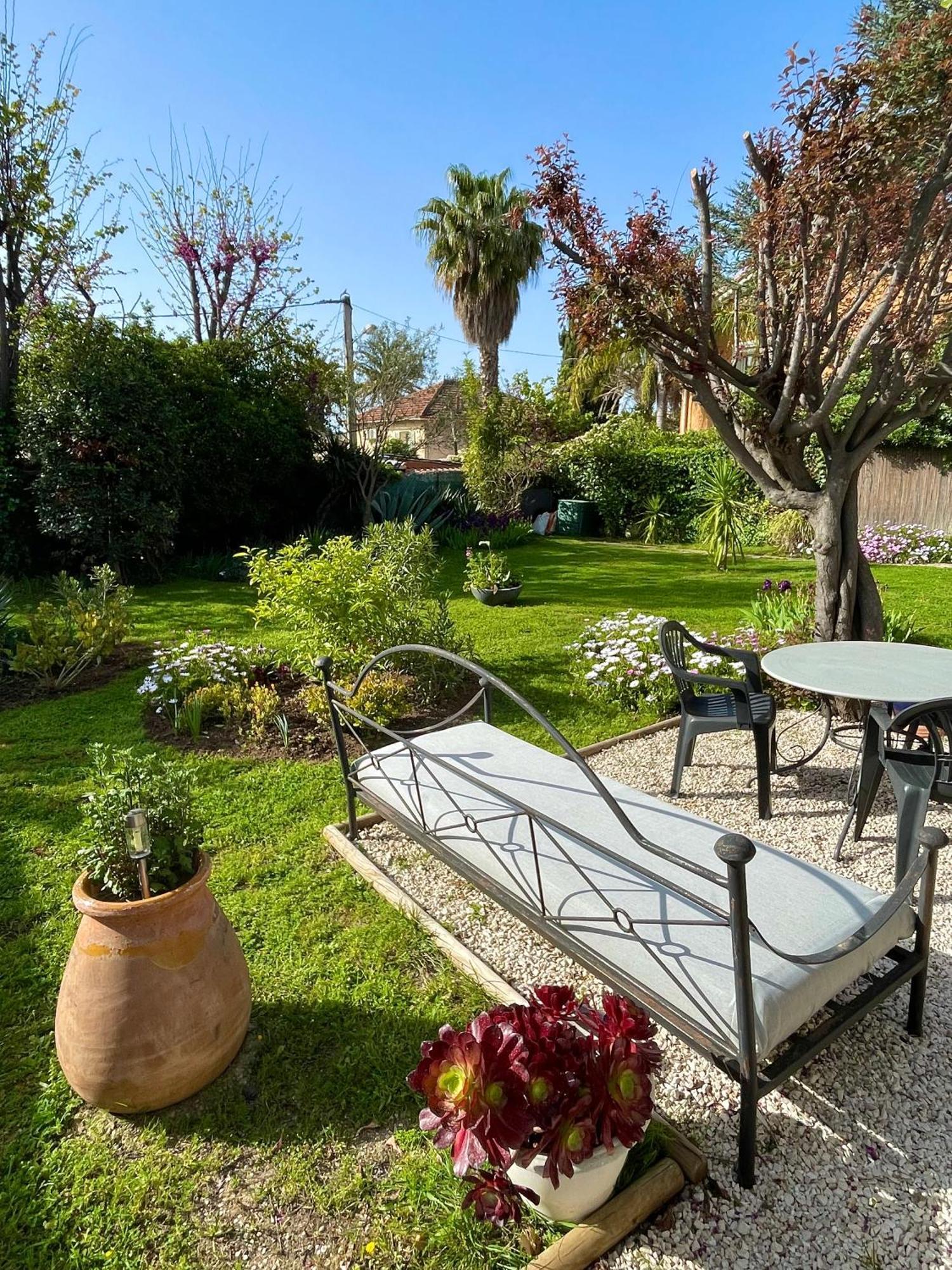Appartement Rez De Villa Proche Port Et Plages De Sanary Exteriér fotografie